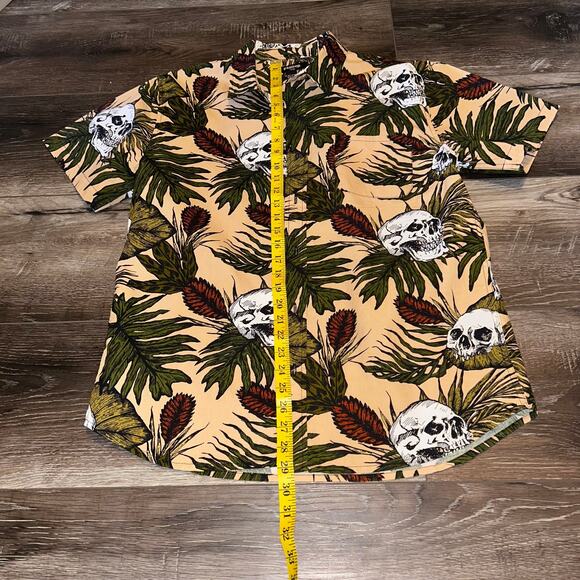 RSQ Skull Leaves Mens Button Up Shirt Size Large Slim Fit - Picture 3 of 5